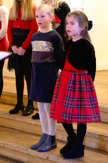 Greta och Natalie sjunger i Astrid Lindgren gruppen